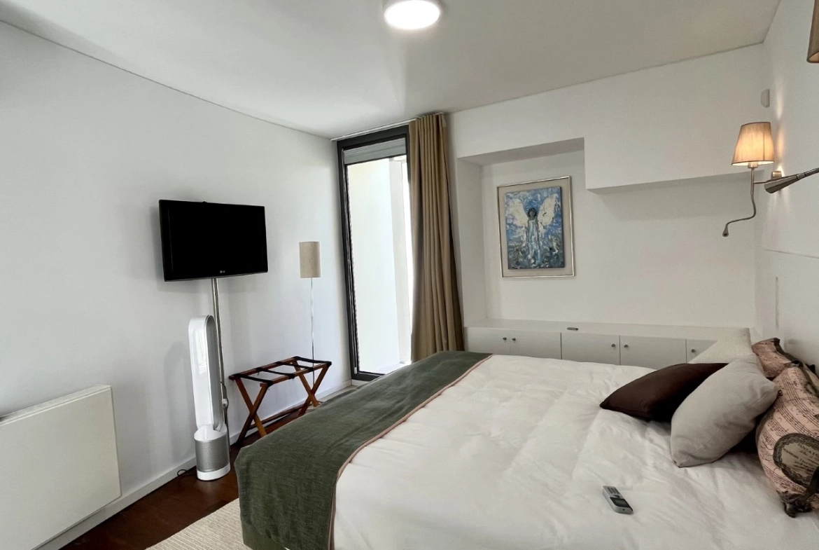 MORADIA T3 COM JARDIM, TERRAÇO E PISCINA NO BOM RESORT