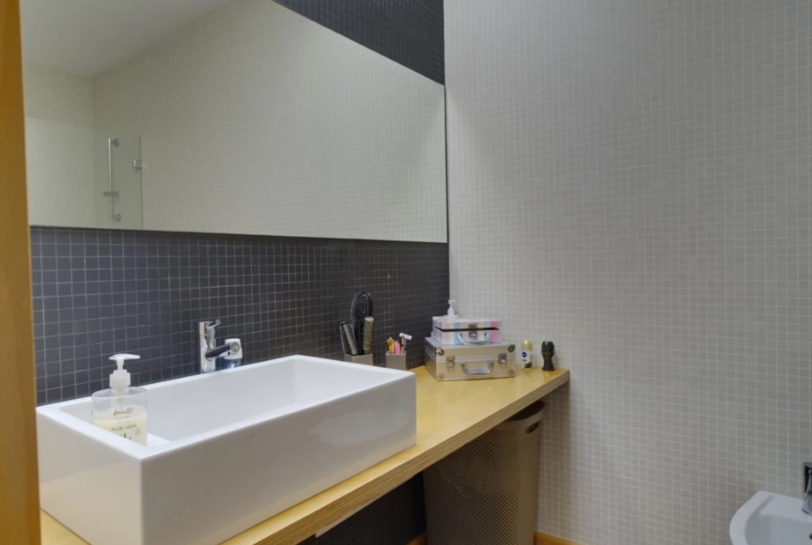 MORADIA COM PISCINA E VISTA CAMPO – CADAVAL – VERMELHA