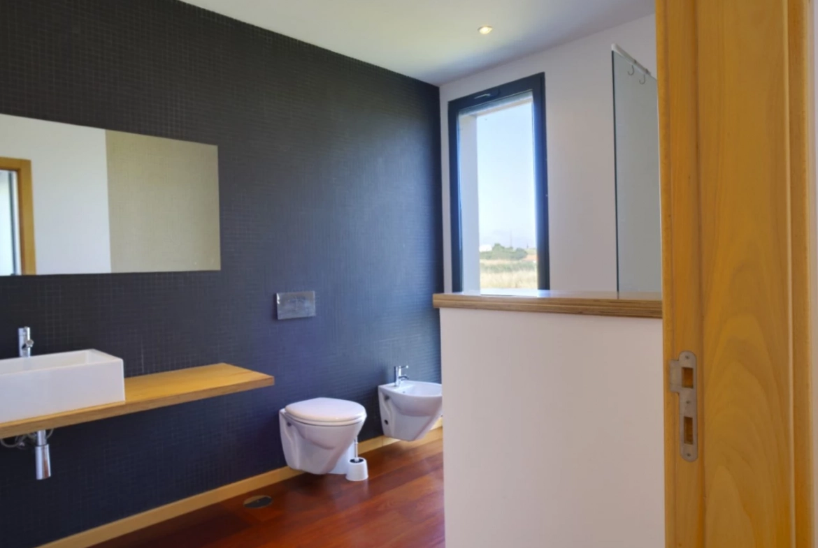 MORADIA COM PISCINA E VISTA CAMPO – CADAVAL – VERMELHA