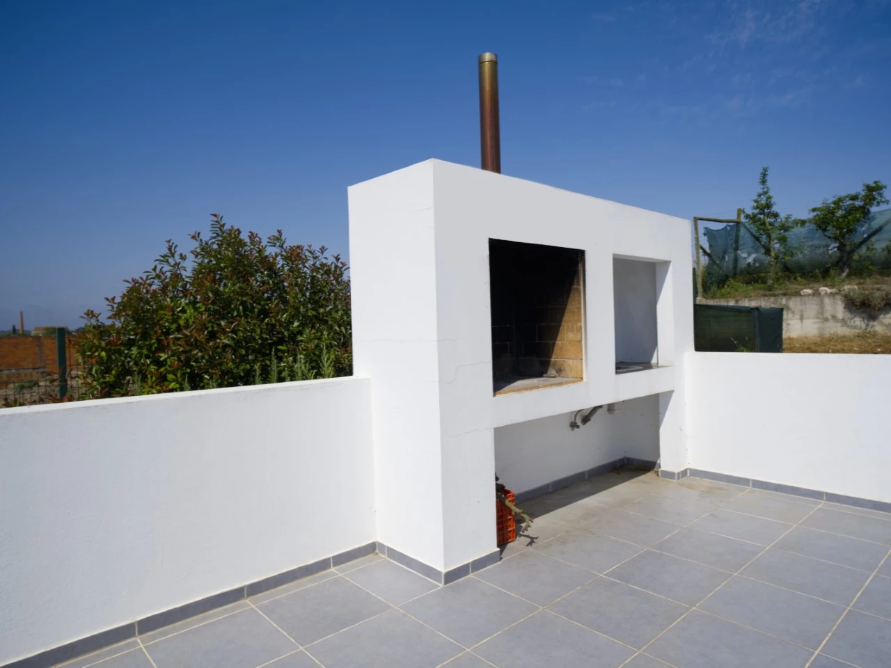 churrasqueira MORADIA COM PISCINA E VISTA CAMPO – CADAVAL – VERMELHA