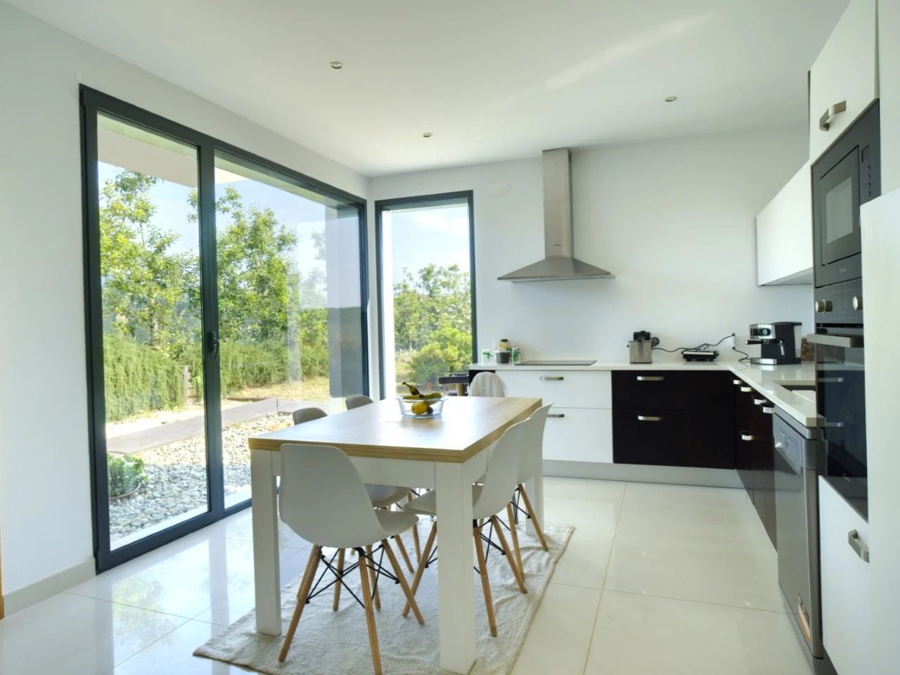 cozinha-02 MORADIA COM PISCINA E VISTA CAMPO – CADAVAL – VERMELHA