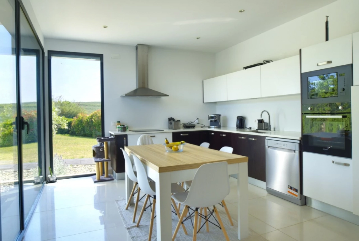 MORADIA COM PISCINA E VISTA CAMPO – CADAVAL – VERMELHA