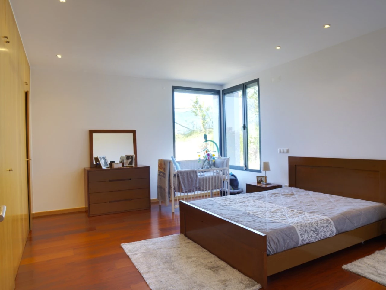 quarto-01 MORADIA COM PISCINA E VISTA CAMPO – CADAVAL – VERMELHA