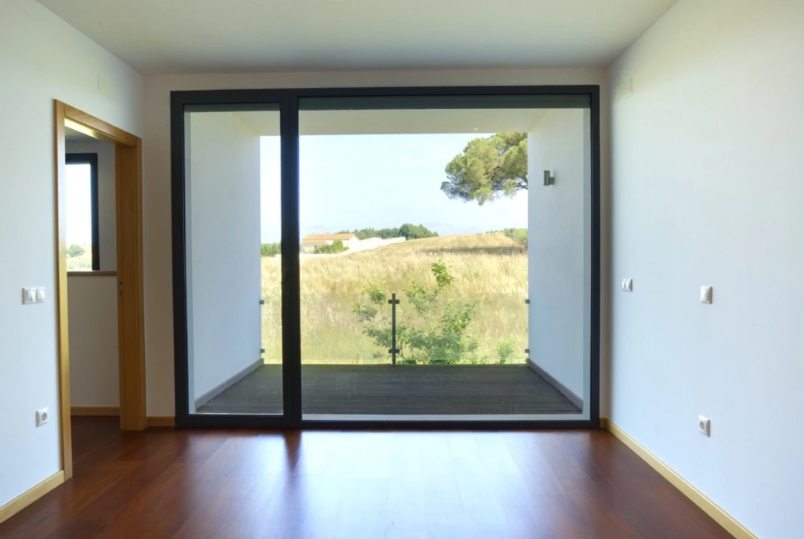 MORADIA COM PISCINA E VISTA CAMPO – CADAVAL – VERMELHA