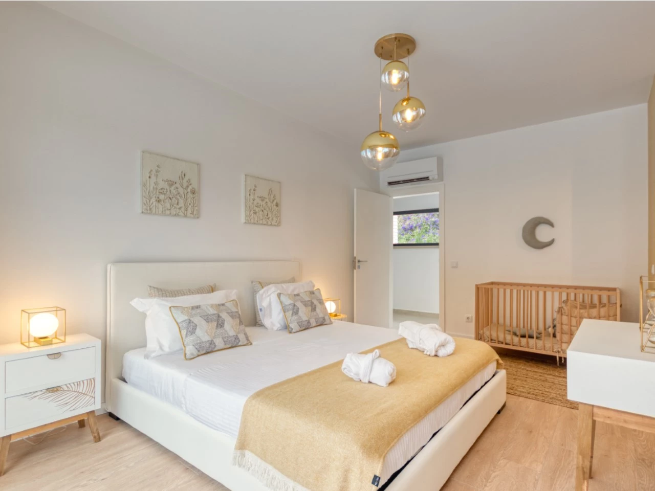 quarto_casal_amarelo3 MORADIA NO NADADOURO – LAGOA DE ÓBIDOS – CALDAS DA RAINHA