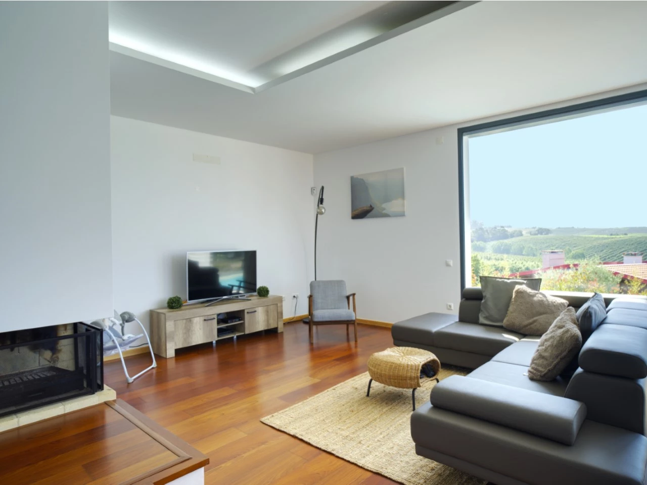sala-estar-01 MORADIA COM PISCINA E VISTA CAMPO – CADAVAL – VERMELHA