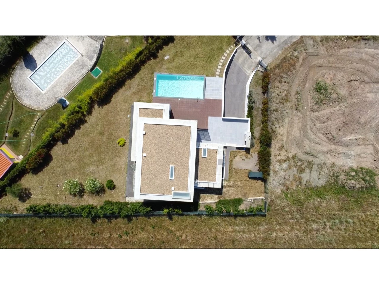 vista-aerea-02 MORADIA COM PISCINA E VISTA CAMPO – CADAVAL – VERMELHA