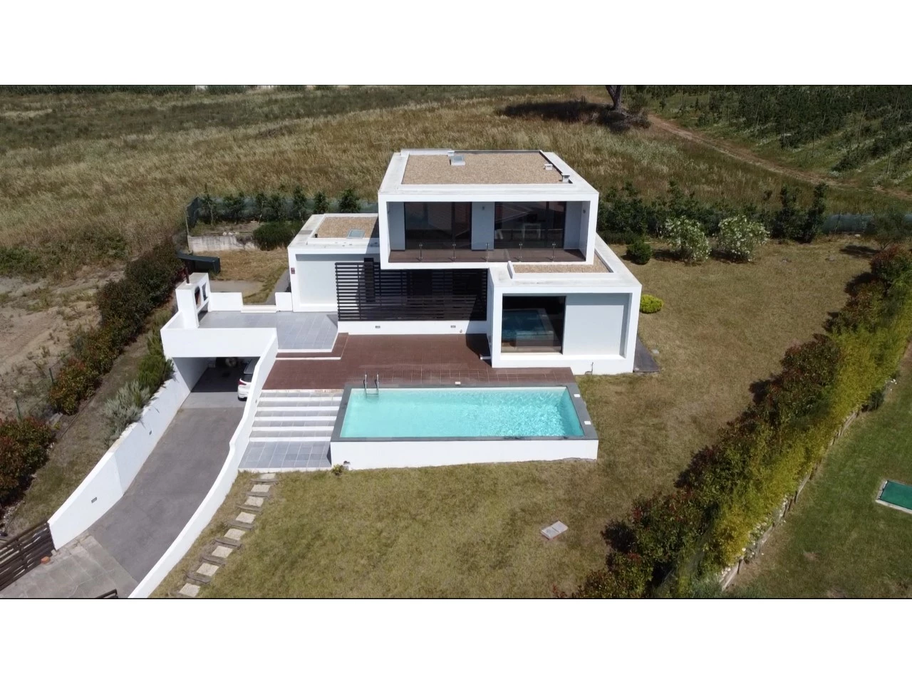 vista-aerea MORADIA COM PISCINA E VISTA CAMPO – CADAVAL – VERMELHA
