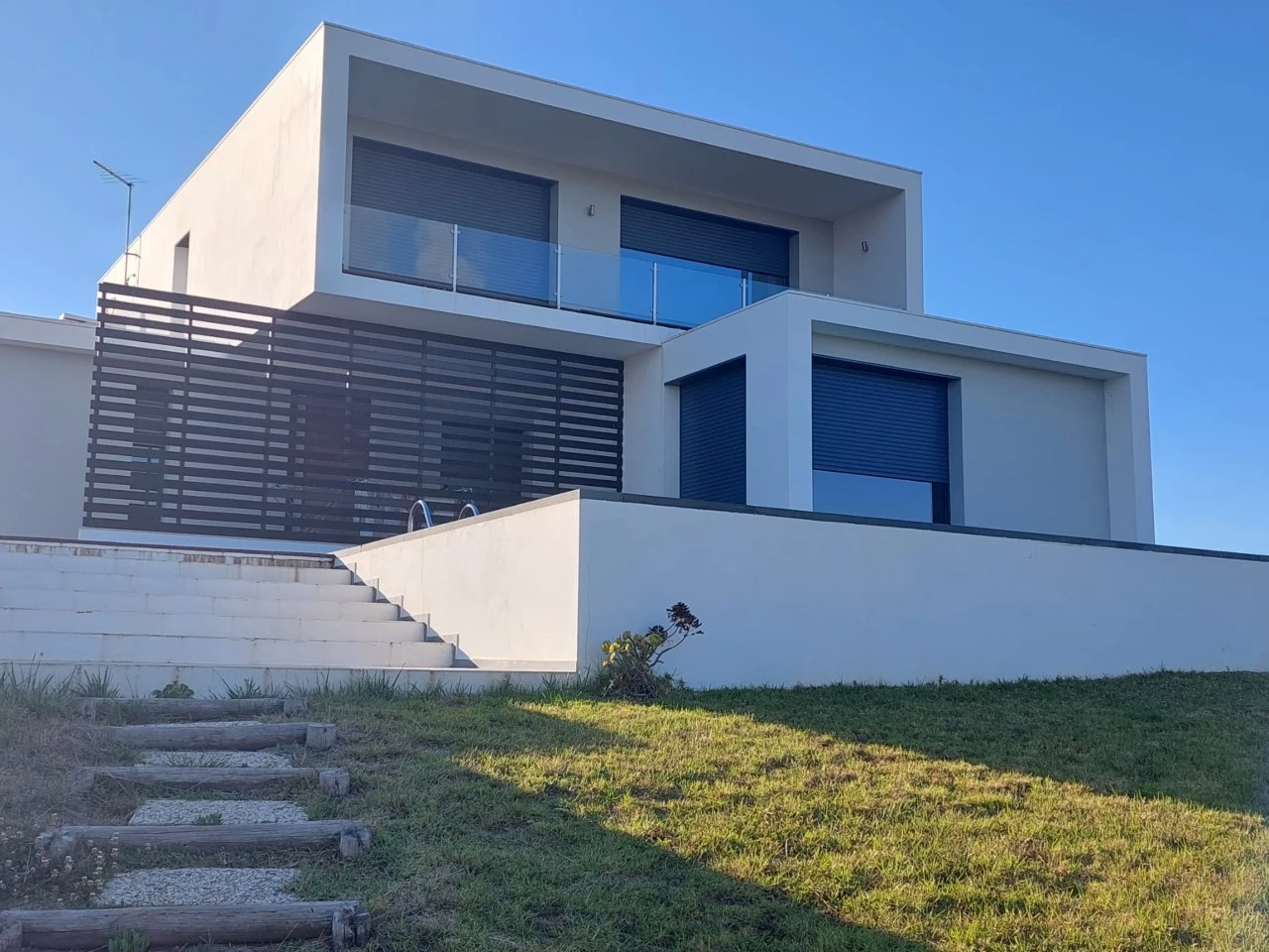 vista-casa-03 MORADIA COM PISCINA E VISTA CAMPO – CADAVAL – VERMELHA