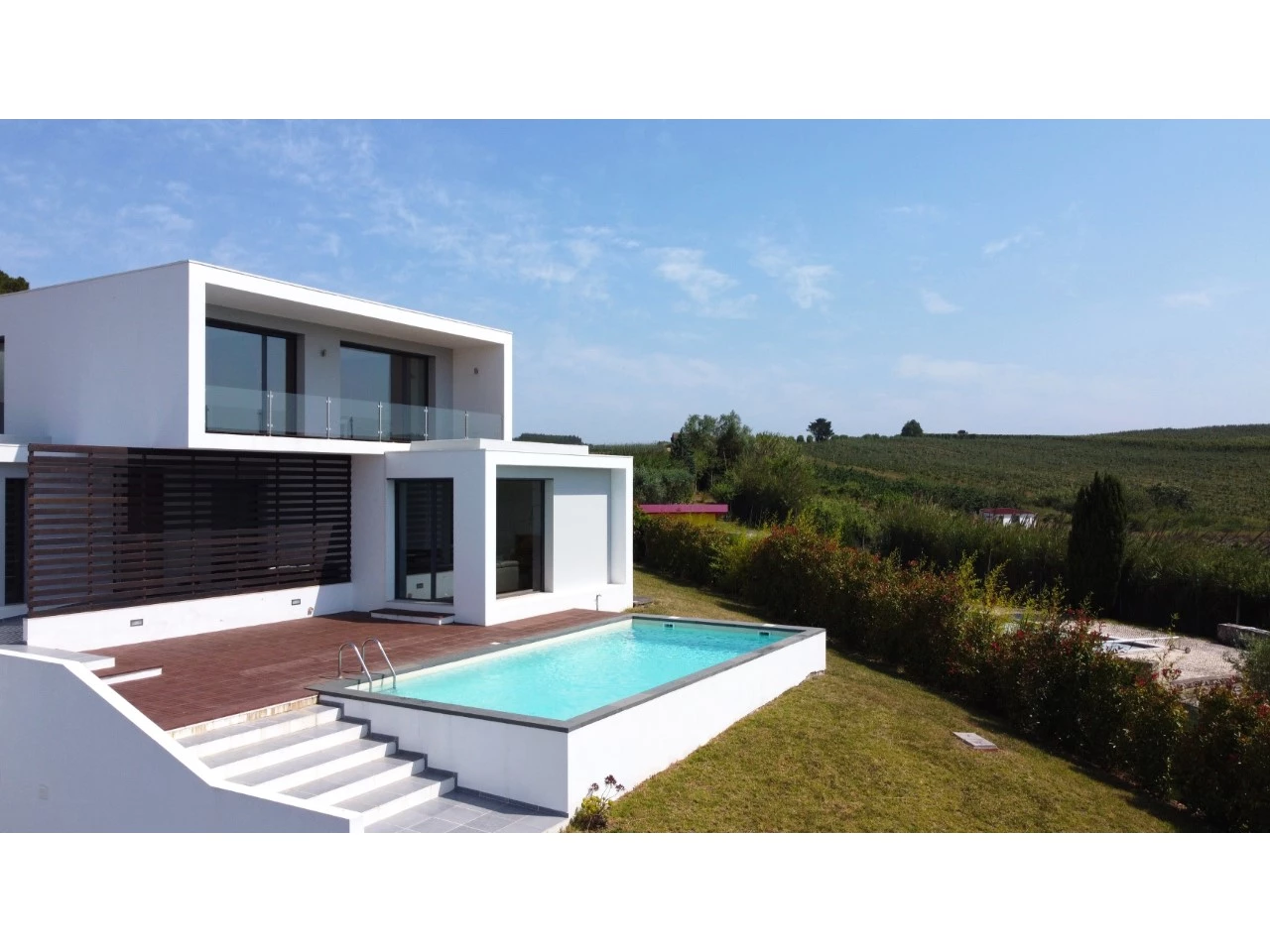 vista-casa MORADIA COM PISCINA E VISTA CAMPO – CADAVAL – VERMELHA