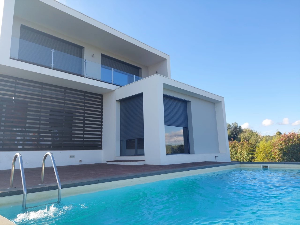 vista-dentro-piscina-01 MORADIA COM PISCINA E VISTA CAMPO – CADAVAL – VERMELHA