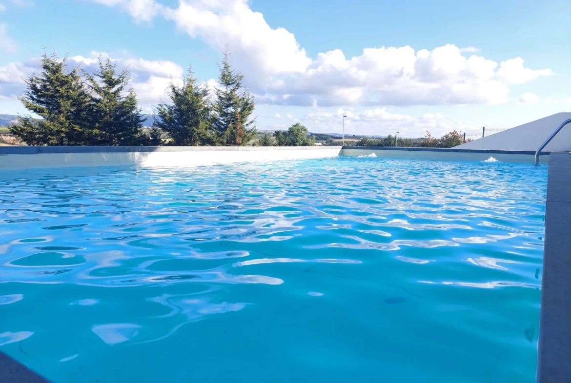 MORADIA COM PISCINA E VISTA CAMPO – CADAVAL – VERMELHA