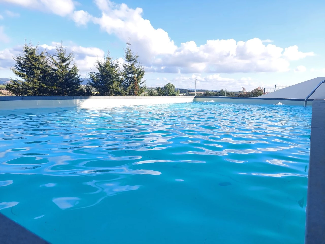 vista-dentro-piscina MORADIA COM PISCINA E VISTA CAMPO – CADAVAL – VERMELHA