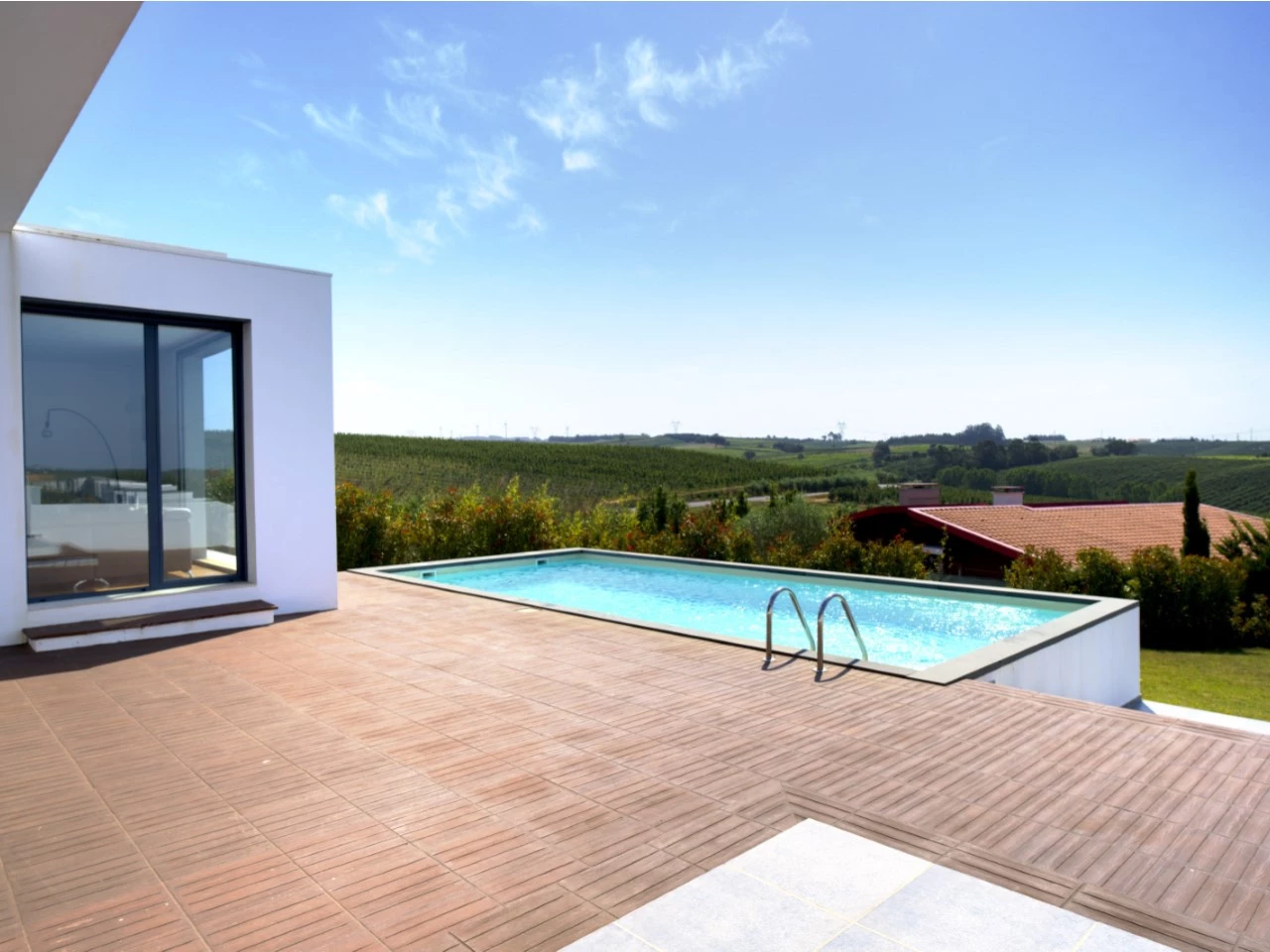 vista-piscina-01 MORADIA COM PISCINA E VISTA CAMPO – CADAVAL – VERMELHA