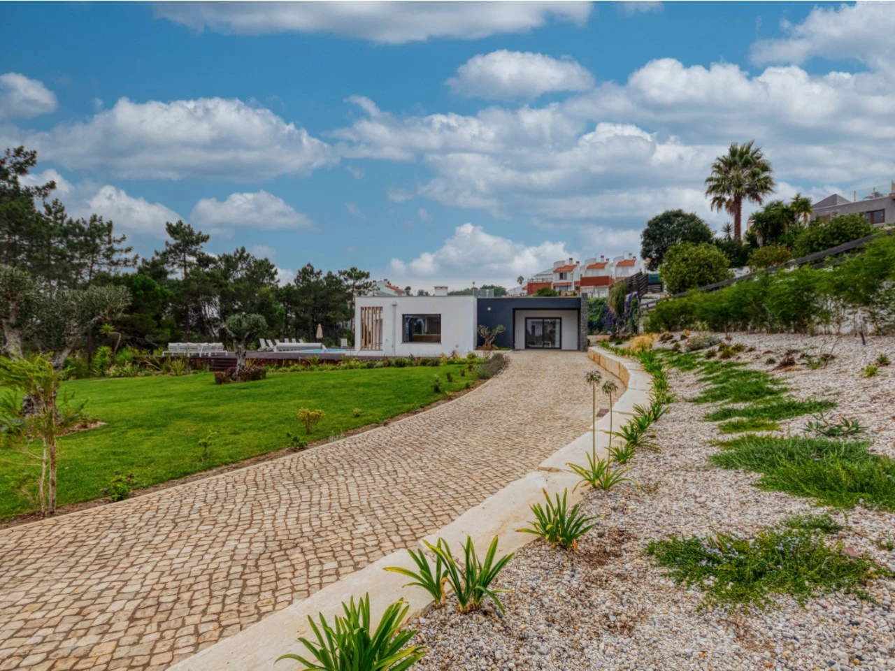 vista_entrada_casa MORADIA NO NADADOURO – LAGOA DE ÓBIDOS – CALDAS DA RAINHA
