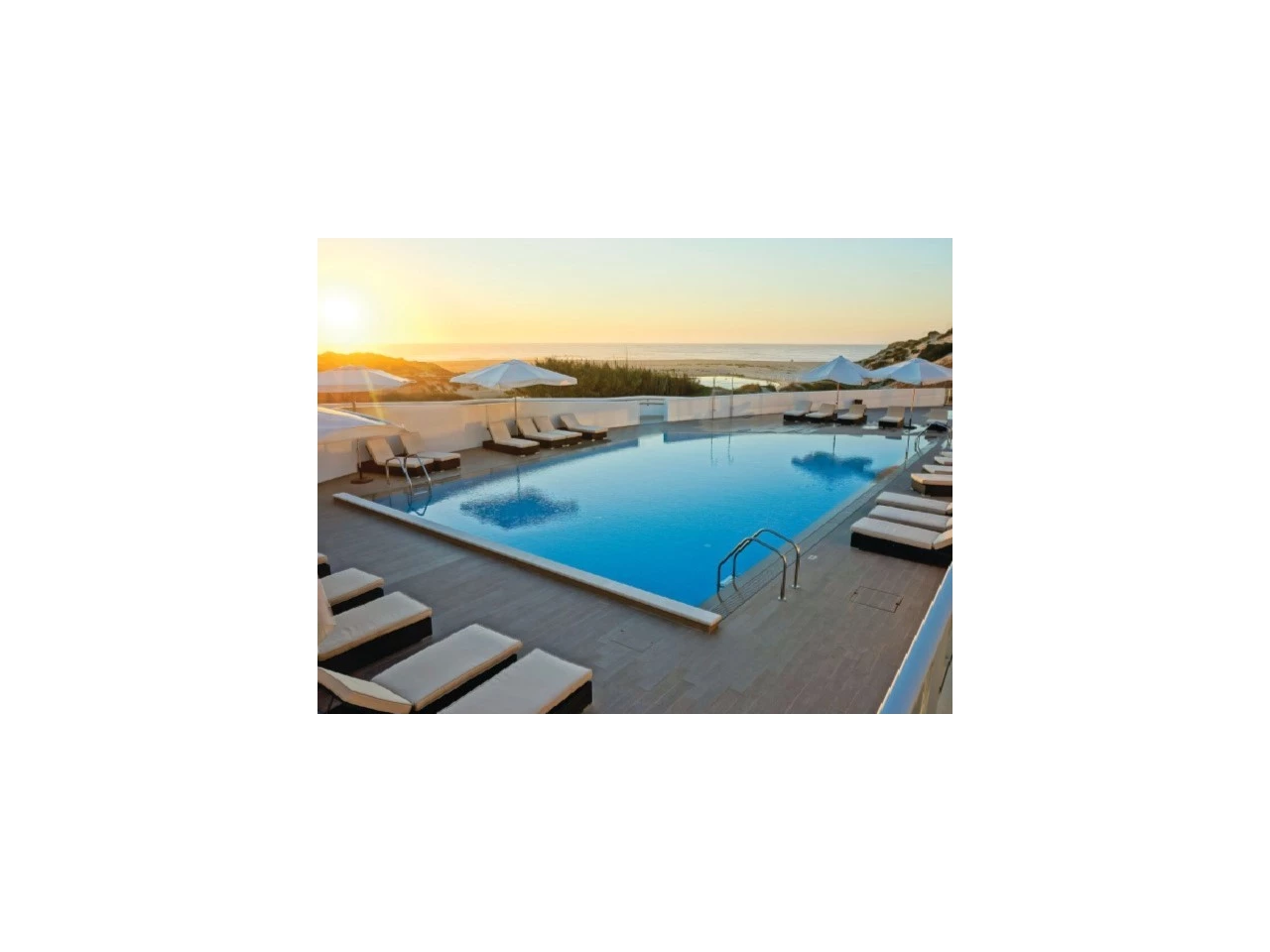 011 – PRO – BL556 – 22 MORADIAS EM FRENTE À PRAIA D’EL REY