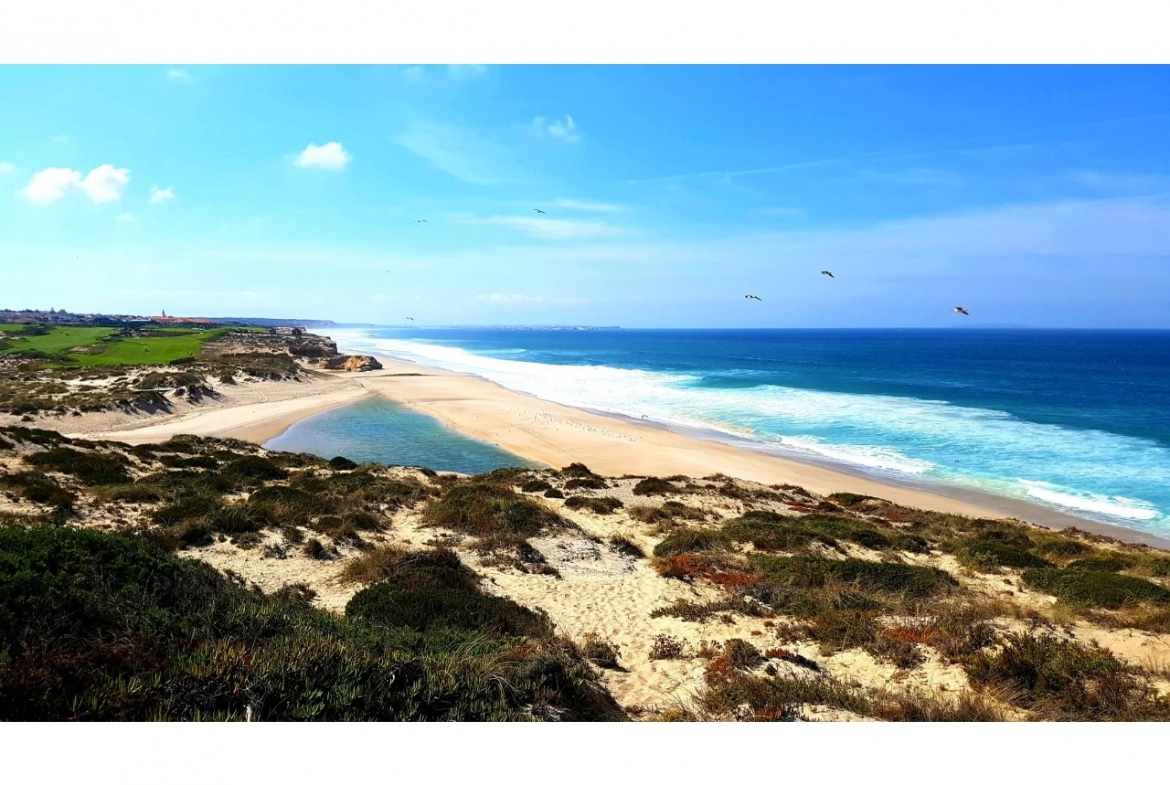 MORADIAS EM FRENTE À PRAIA D’EL REY