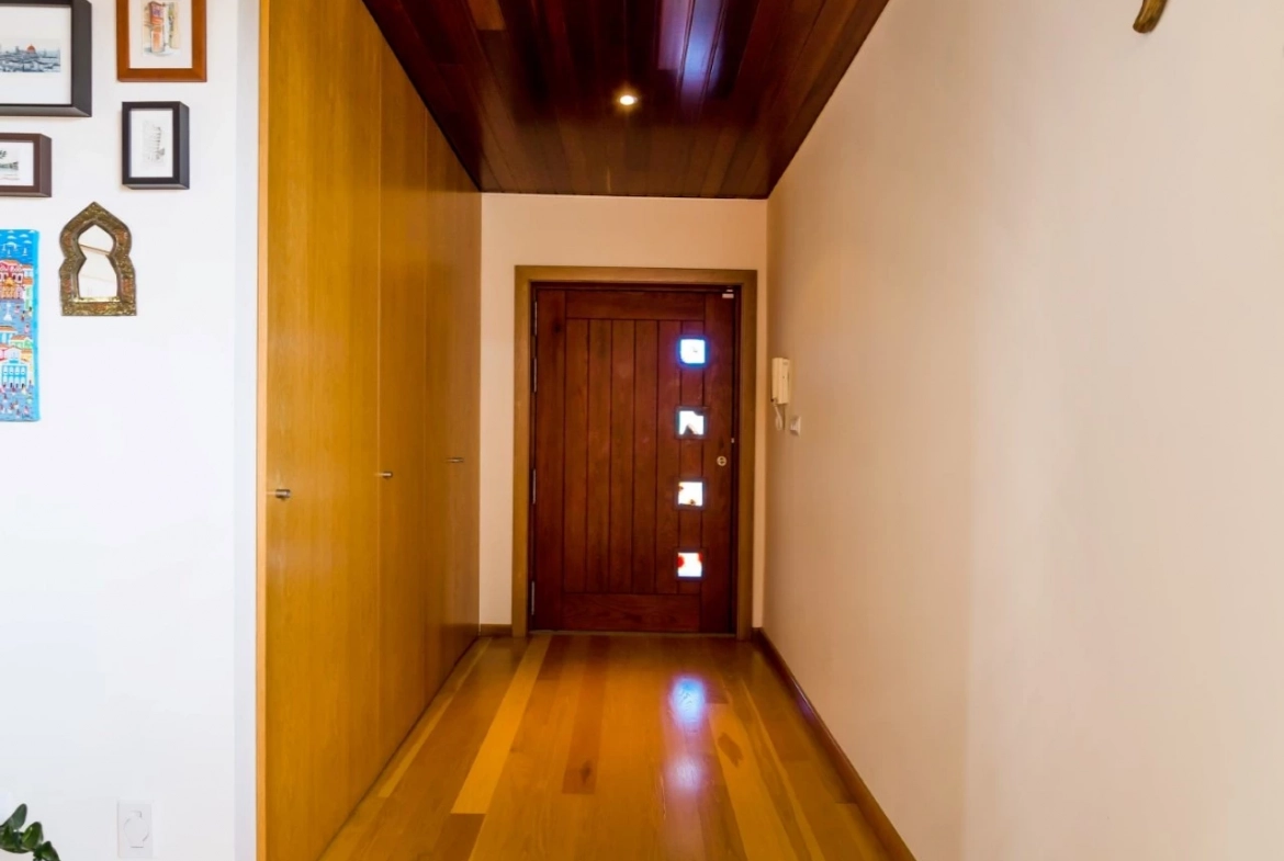 MORADIA DE ARQUITETURA CONTEMPORÂNEA EM PRIMEIRA LINHA DE MAR – LOURINHÃ