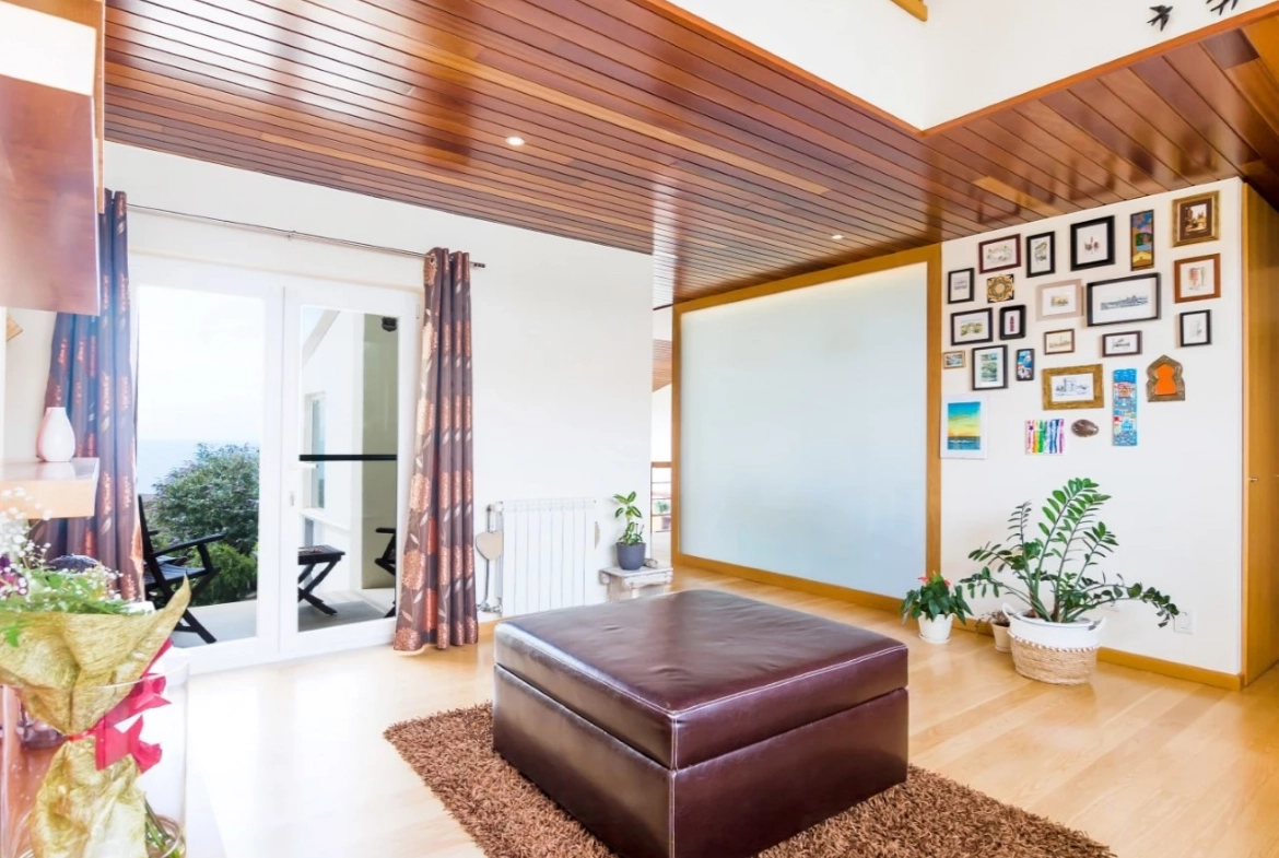 MORADIA DE ARQUITETURA CONTEMPORÂNEA EM PRIMEIRA LINHA DE MAR – LOURINHÃ