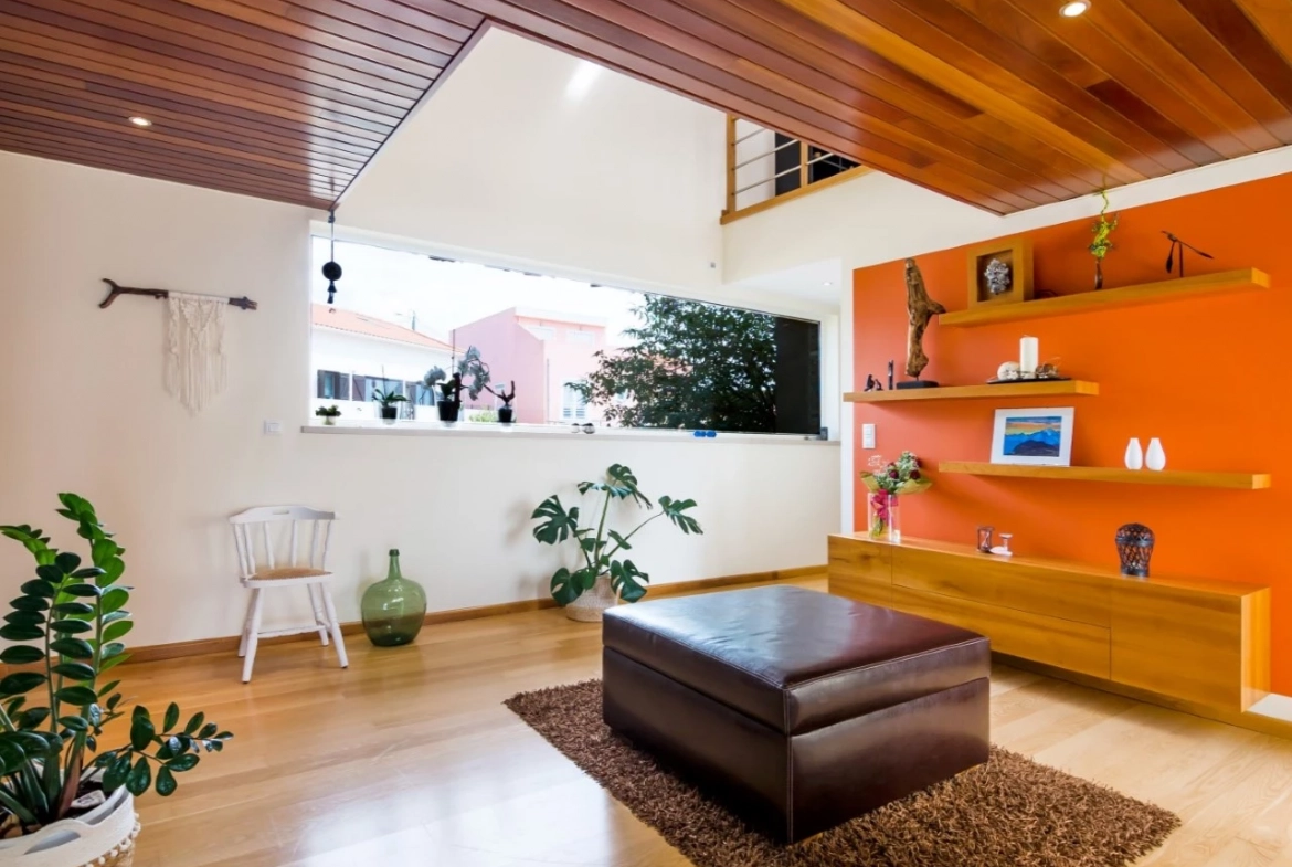MORADIA DE ARQUITETURA CONTEMPORÂNEA EM PRIMEIRA LINHA DE MAR – LOURINHÃ