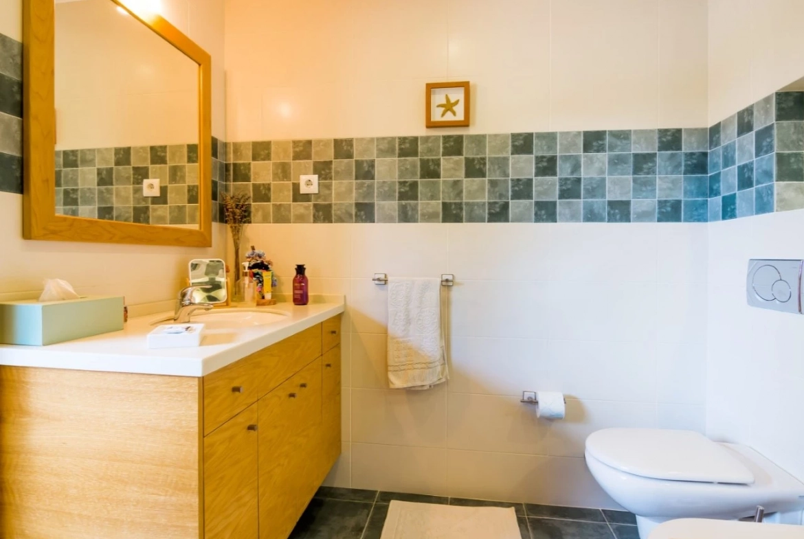 MORADIA DE ARQUITETURA CONTEMPORÂNEA EM PRIMEIRA LINHA DE MAR – LOURINHÃ