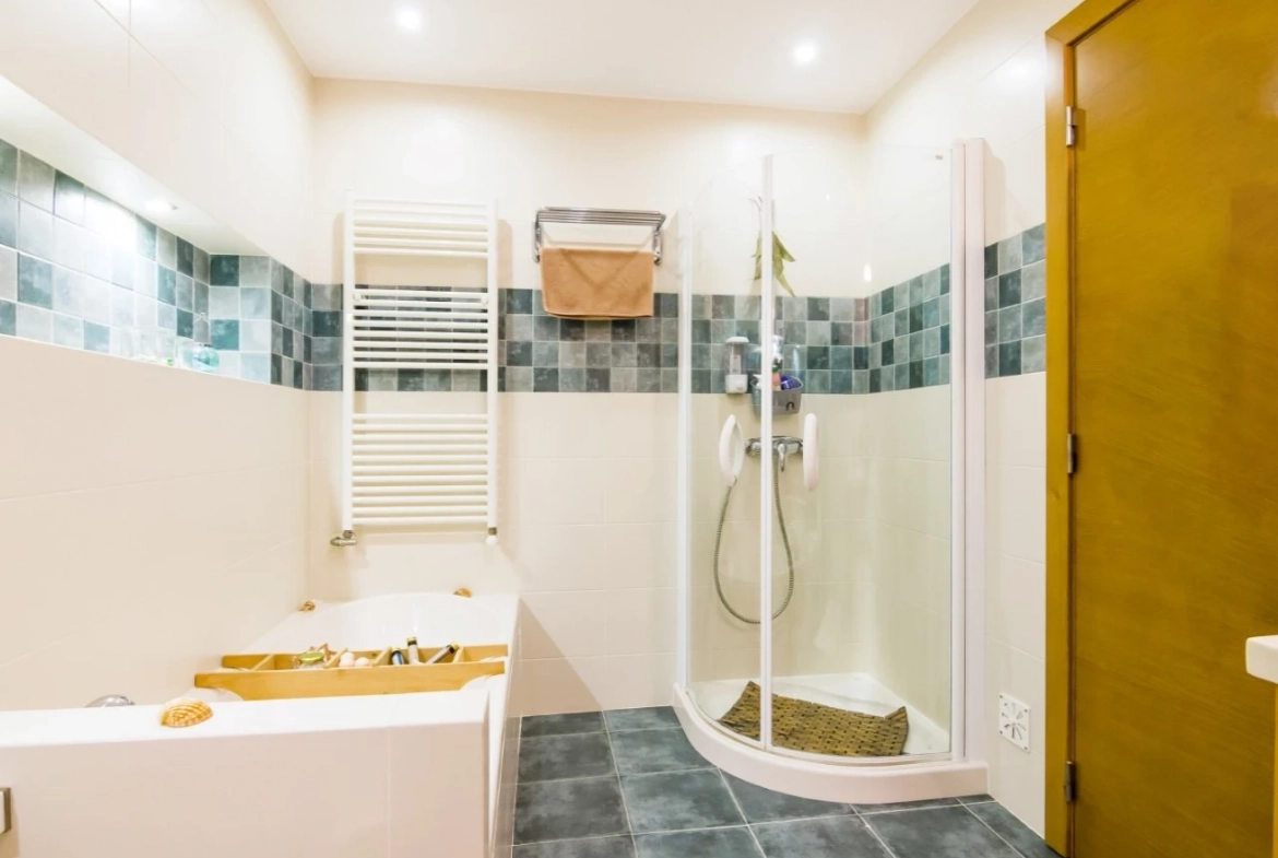 MORADIA DE ARQUITETURA CONTEMPORÂNEA EM PRIMEIRA LINHA DE MAR – LOURINHÃ