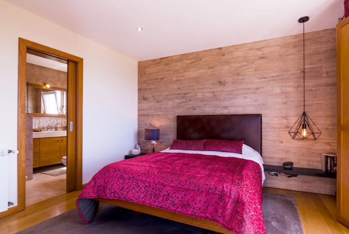 MORADIA DE ARQUITETURA CONTEMPORÂNEA EM PRIMEIRA LINHA DE MAR – LOURINHÃ