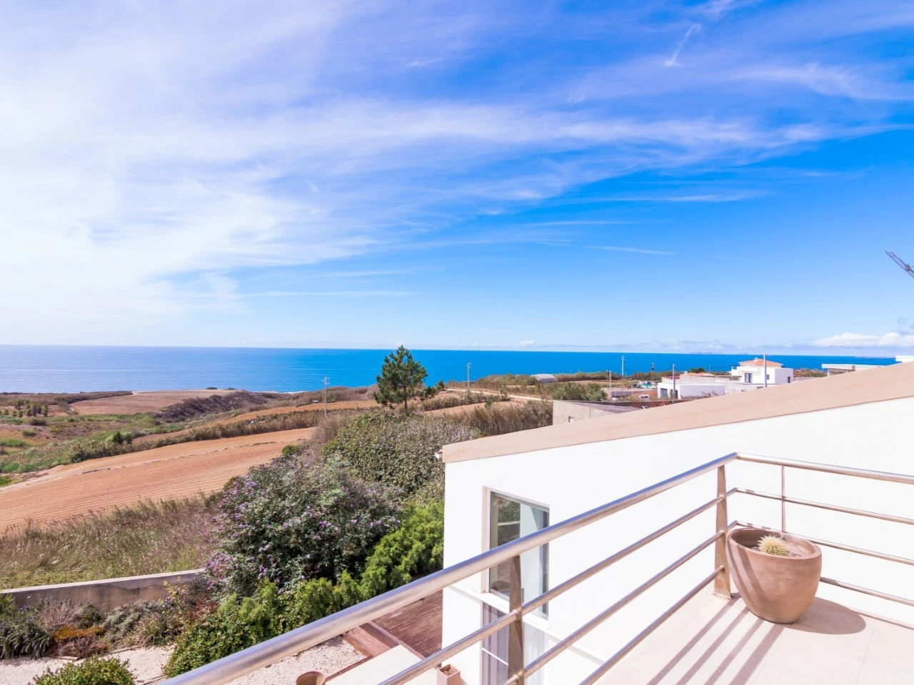PRO – BL777-Lourinha-34 MORADIA DE ARQUITETURA CONTEMPORÂNEA EM PRIMEIRA LINHA DE MAR – LOURINHÃ
