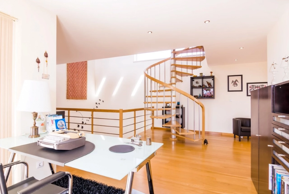 MORADIA DE ARQUITETURA CONTEMPORÂNEA EM PRIMEIRA LINHA DE MAR – LOURINHÃ