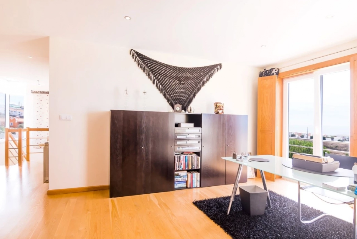 MORADIA DE ARQUITETURA CONTEMPORÂNEA EM PRIMEIRA LINHA DE MAR – LOURINHÃ