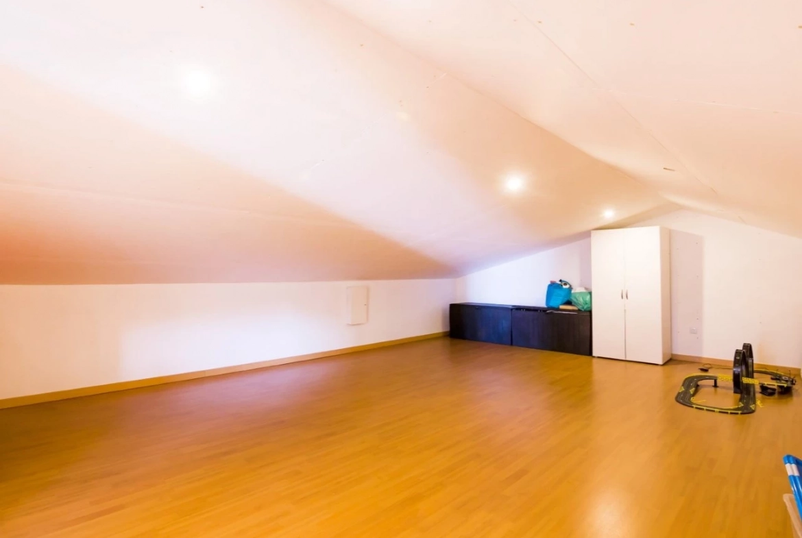 MORADIA DE ARQUITETURA CONTEMPORÂNEA EM PRIMEIRA LINHA DE MAR – LOURINHÃ