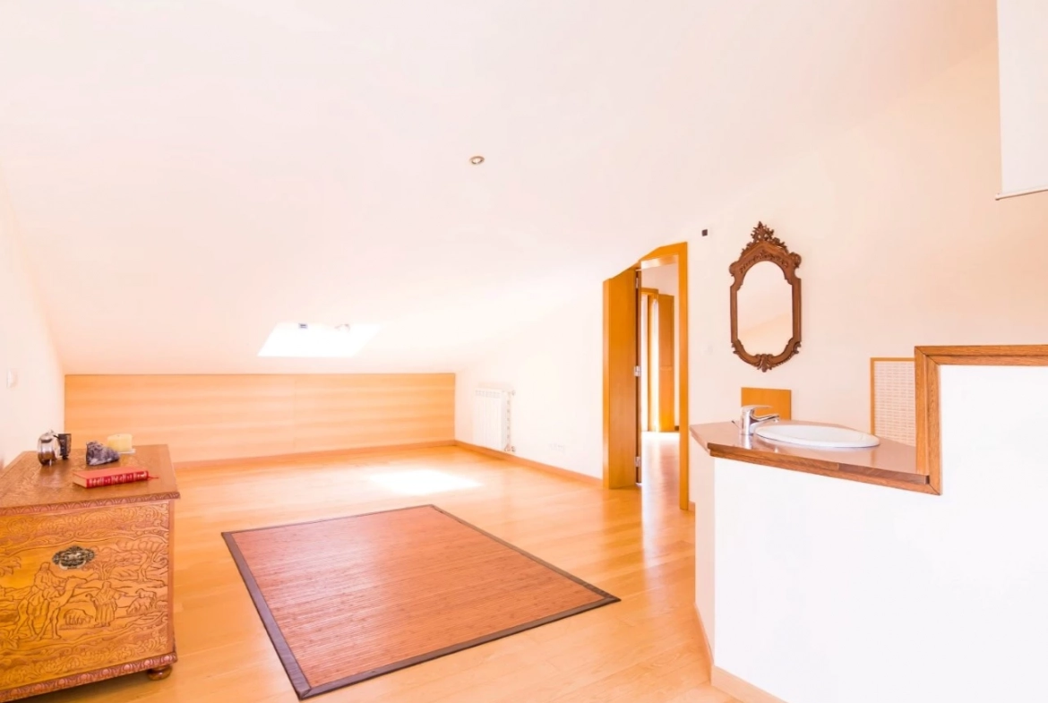 MORADIA DE ARQUITETURA CONTEMPORÂNEA EM PRIMEIRA LINHA DE MAR – LOURINHÃ