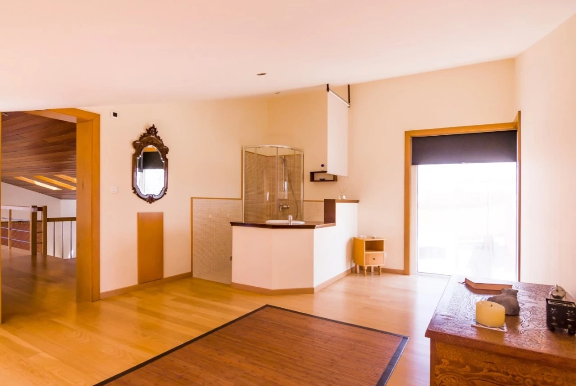 MORADIA DE ARQUITETURA CONTEMPORÂNEA EM PRIMEIRA LINHA DE MAR – LOURINHÃ