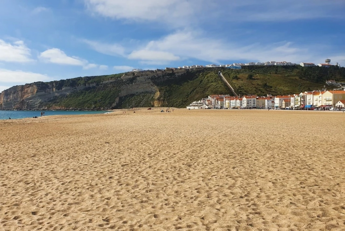 MORADIA COM VISTA MAR NA NAZARÉ