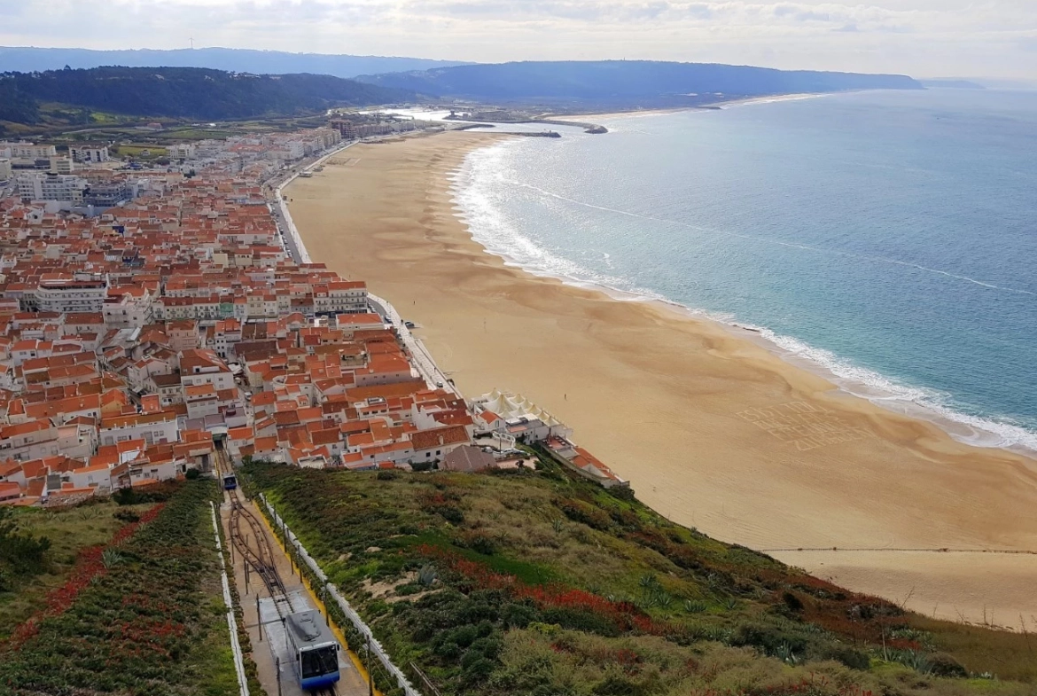 MORADIA COM VISTA MAR NA NAZARÉ