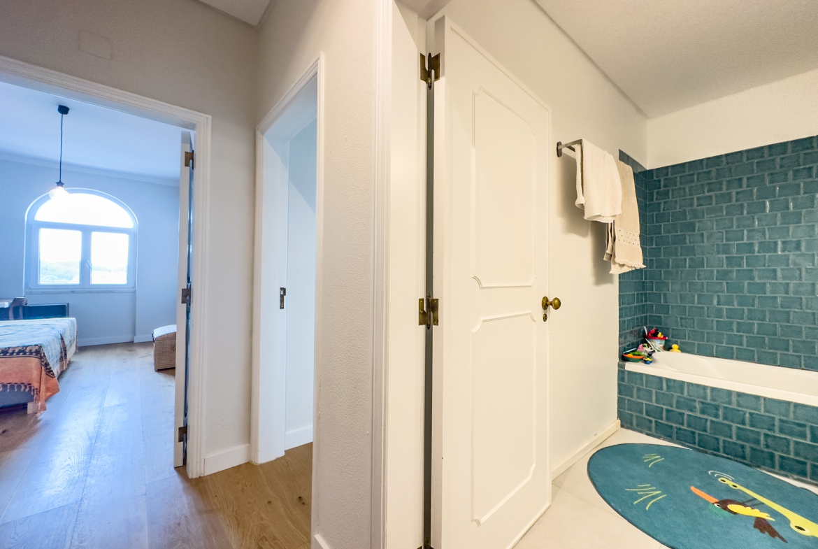 APARTAMENTO T3 EM JUNQUEIRO NO CONDOMÍNIO FECHADO COM PISCINA