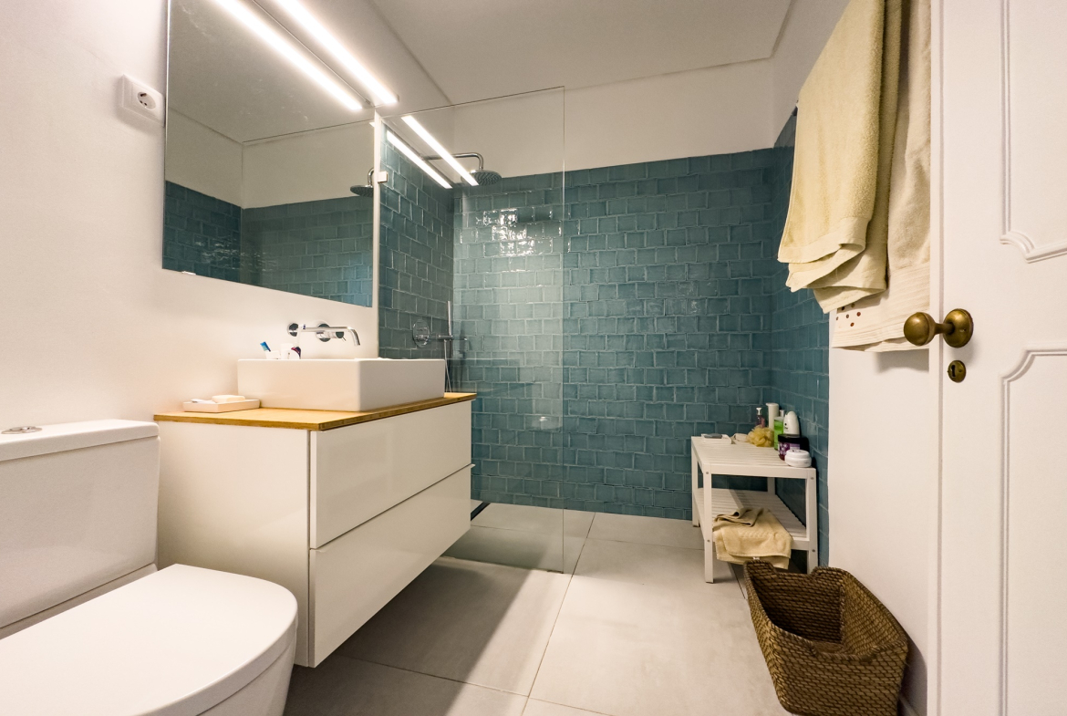 APARTAMENTO T3 EM JUNQUEIRO NO CONDOMÍNIO FECHADO COM PISCINA