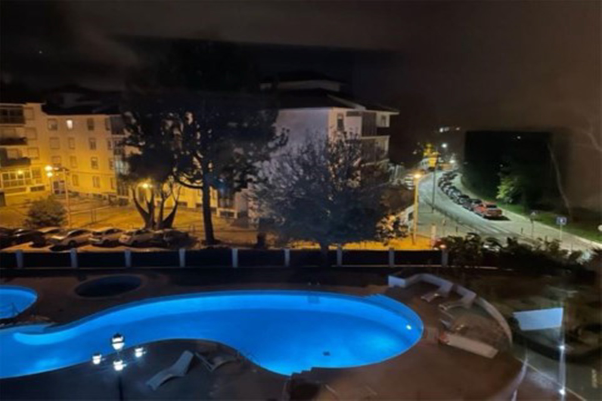 22 APARTAMENTO T3 EM JUNQUEIRO NO CONDOMÍNIO FECHADO COM PISCINA