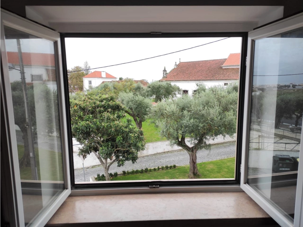 PRO – BL797 10 PRÉDIO NO LUMIAR COM 1 LOJA E 3 APARTAMENTOS
