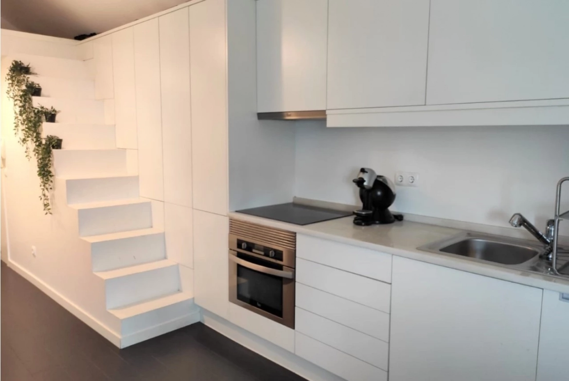 PRÉDIO NO LUMIAR COM 1 LOJA E 3 APARTAMENTOS