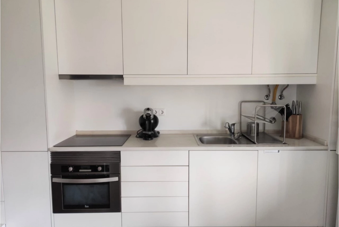 PRÉDIO NO LUMIAR COM 1 LOJA E 3 APARTAMENTOS