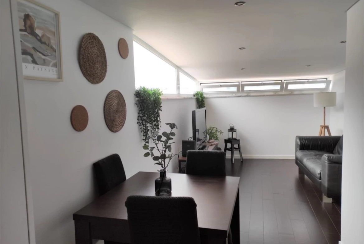 PRÉDIO NO LUMIAR COM 1 LOJA E 3 APARTAMENTOS