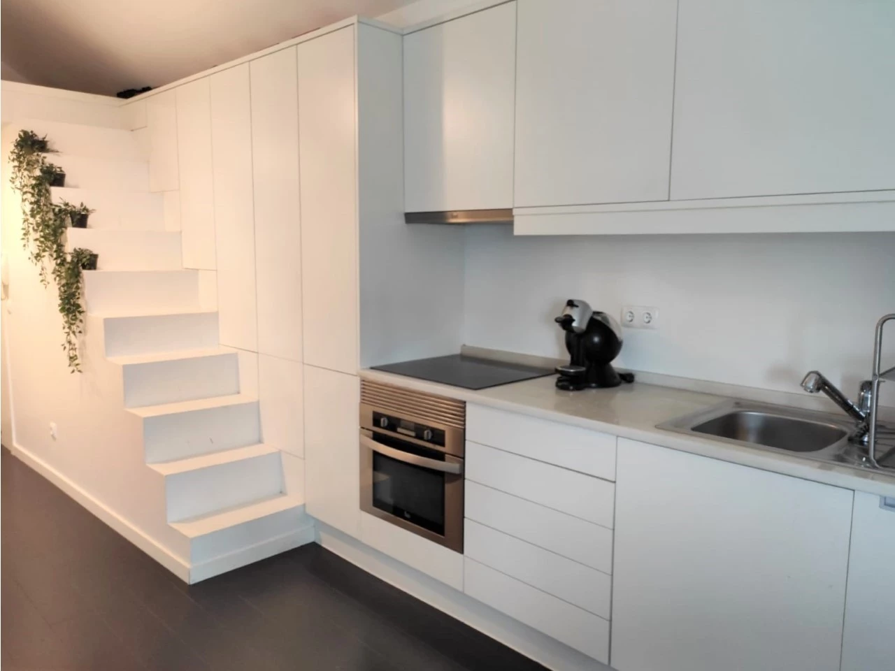 PRO – BL797 PRÉDIO NO LUMIAR COM 1 LOJA E 3 APARTAMENTOS