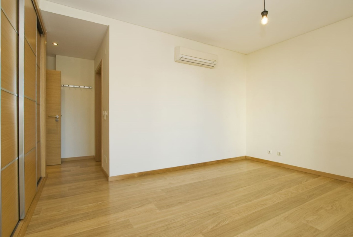 APARTAMENTO 2 QUARTOS EM BENFICA COM PISCINA E JARDIM