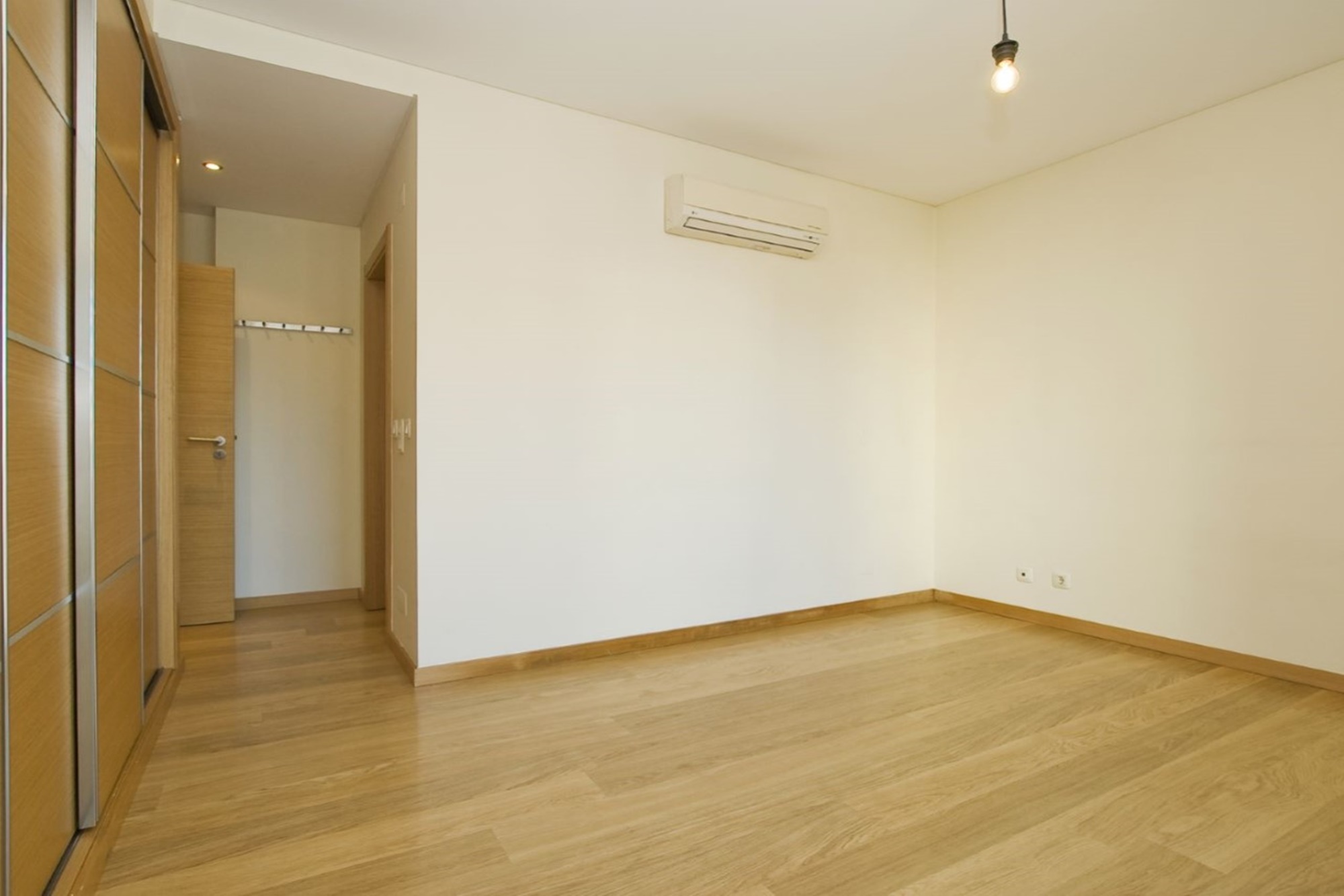 13 APARTAMENTO 2 QUARTOS EM BENFICA COM PISCINA E JARDIM