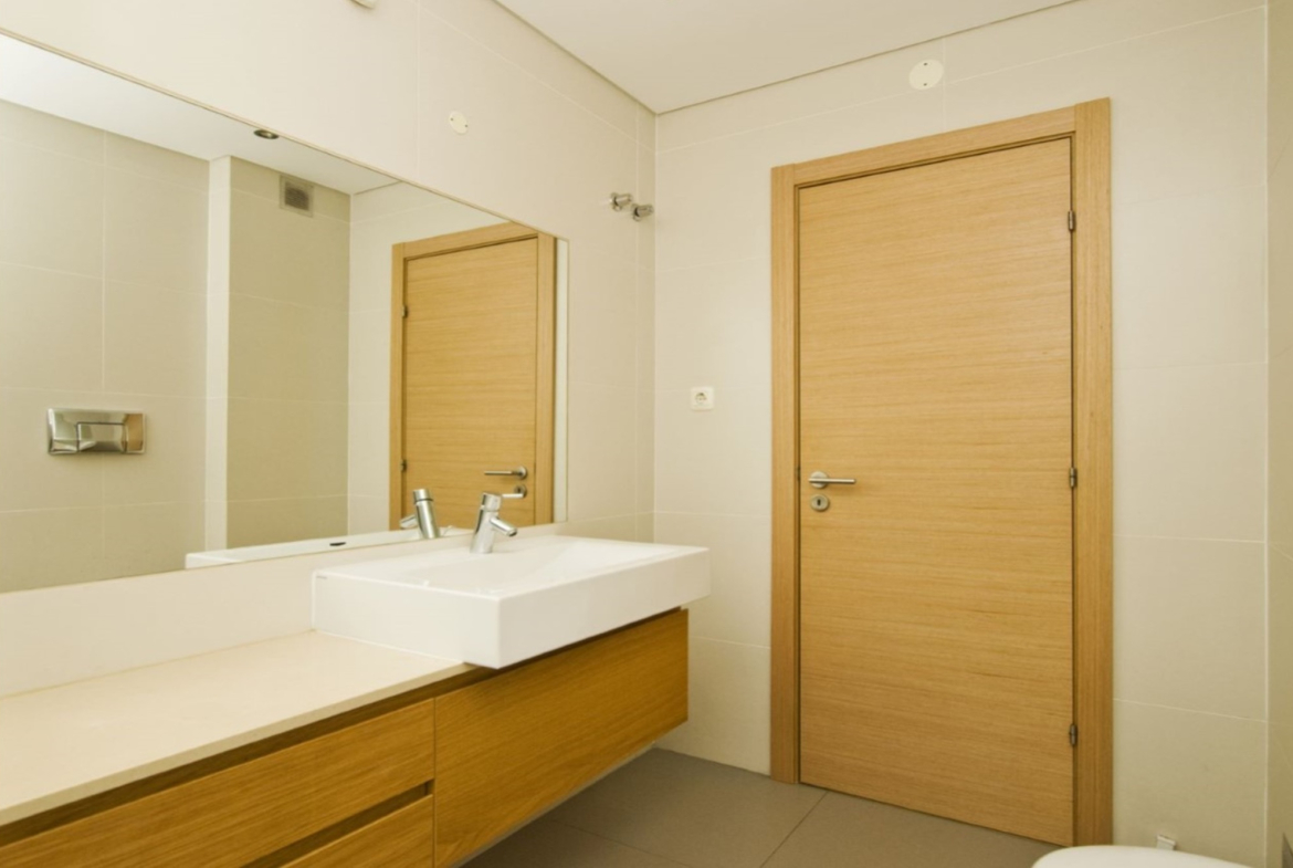 APARTAMENTO 2 QUARTOS EM BENFICA COM PISCINA E JARDIM