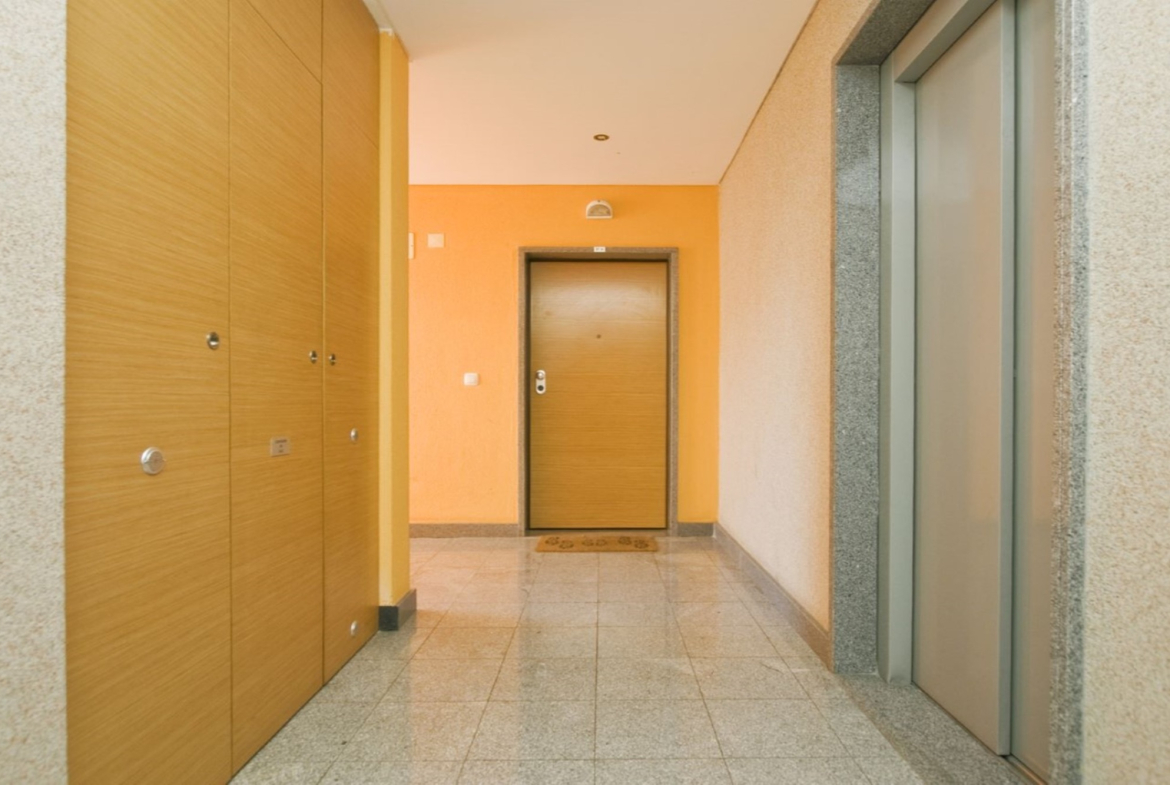 APARTAMENTO 2 QUARTOS EM BENFICA COM PISCINA E JARDIM