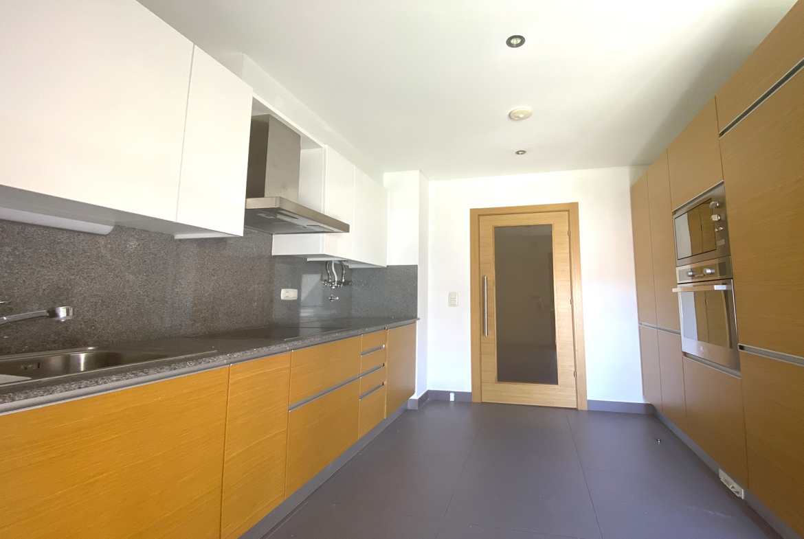 APARTAMENTO 2 QUARTOS EM BENFICA COM PISCINA E JARDIM