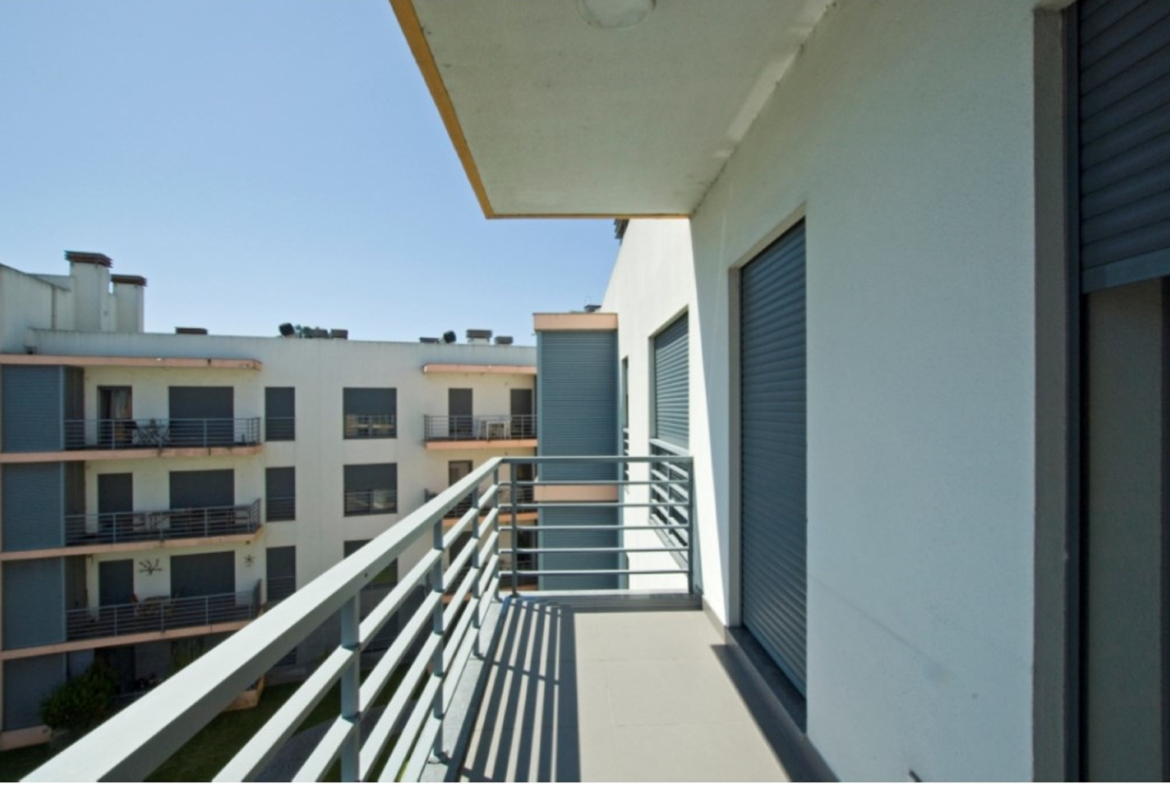 APARTAMENTO 2 QUARTOS EM BENFICA COM PISCINA E JARDIM