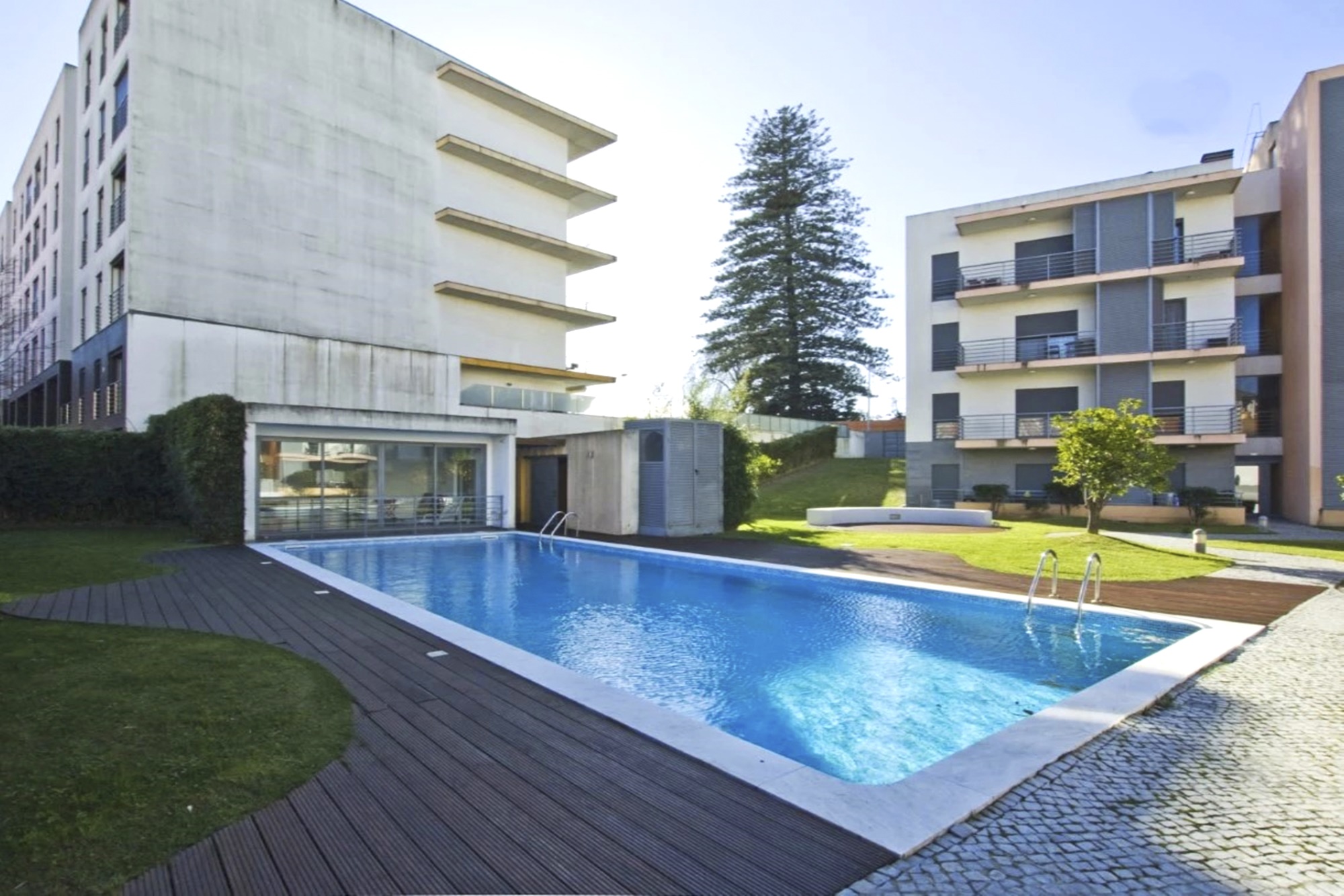 23 APARTAMENTO 2 QUARTOS EM BENFICA COM PISCINA E JARDIM